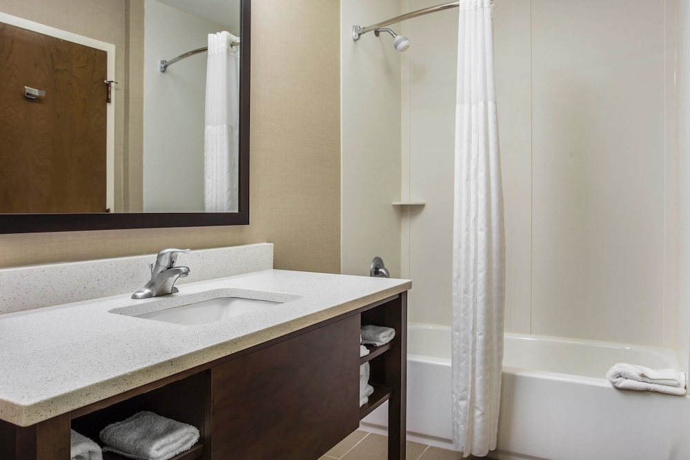 Comfort Suites At Isle Of Palms Connector 16/48