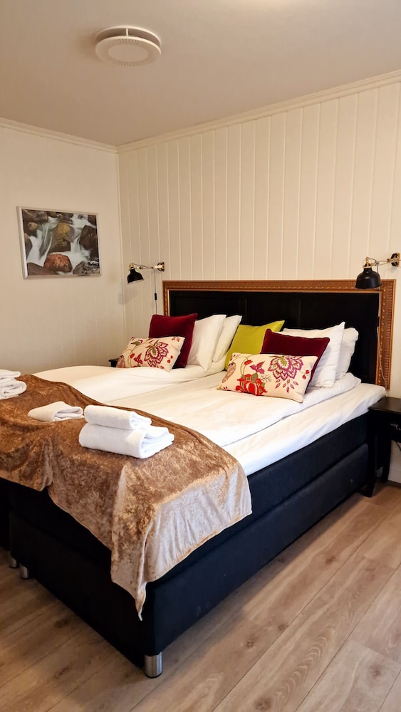 Standard, Twin Beds