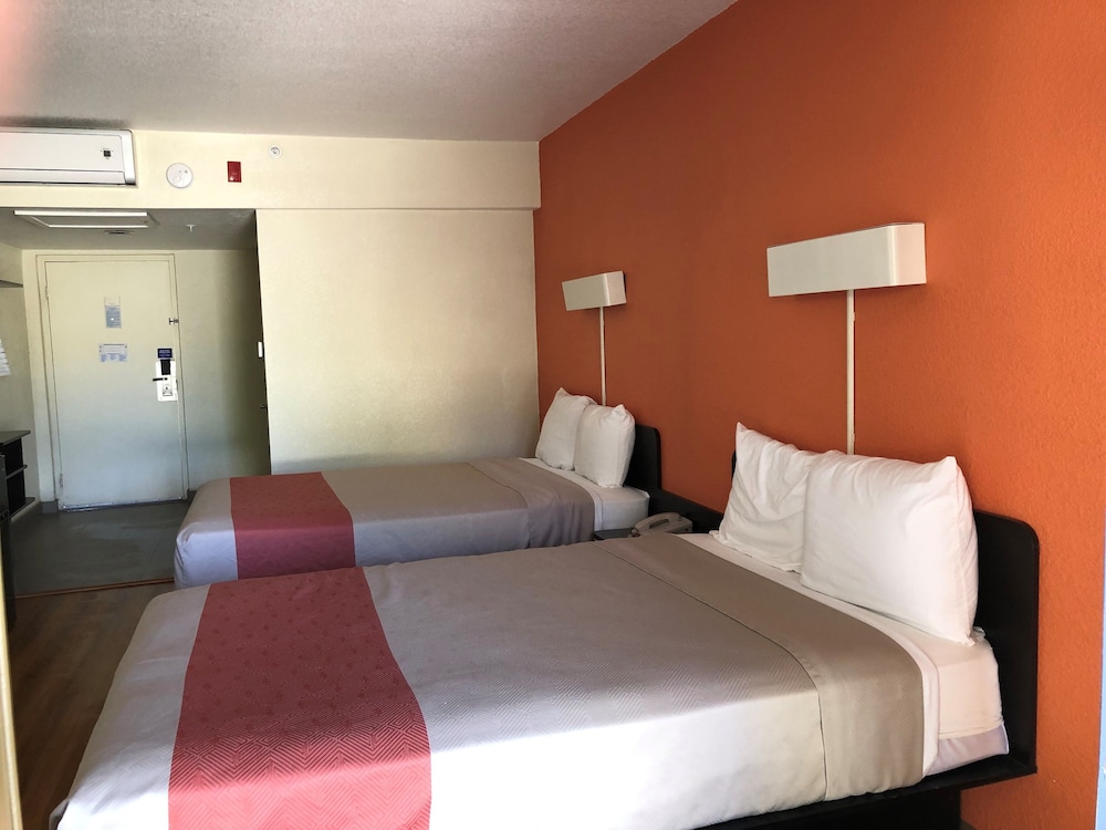 Days Inn by Wyndham Brawley 19/38