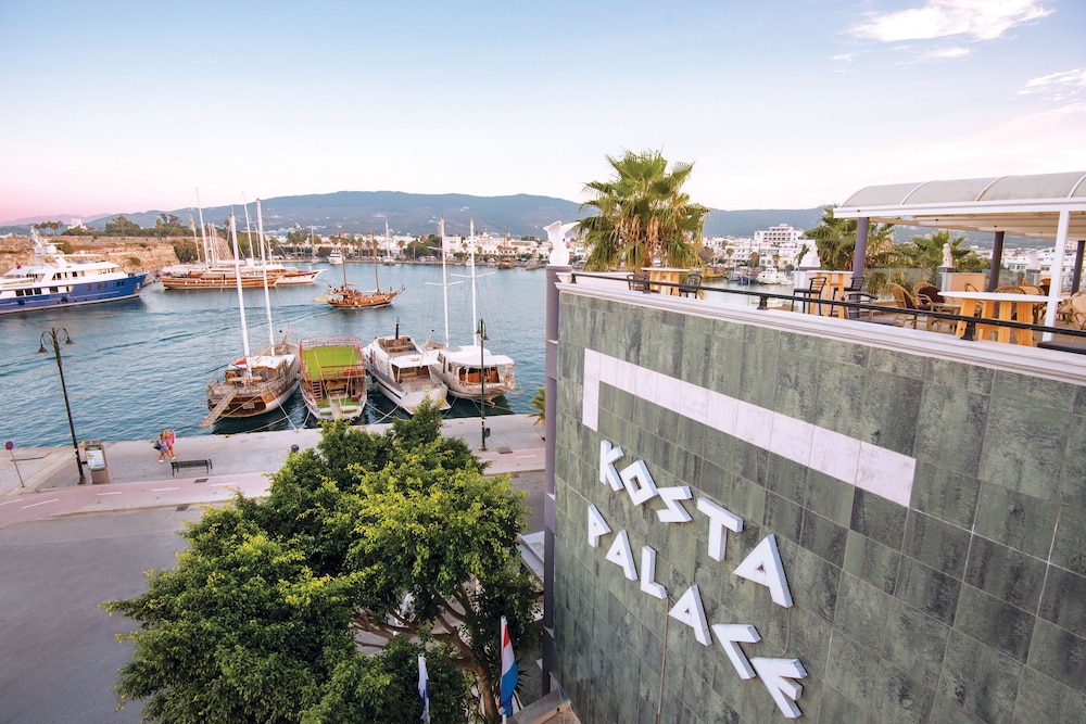 Kosta Palace City Hotel 4/157