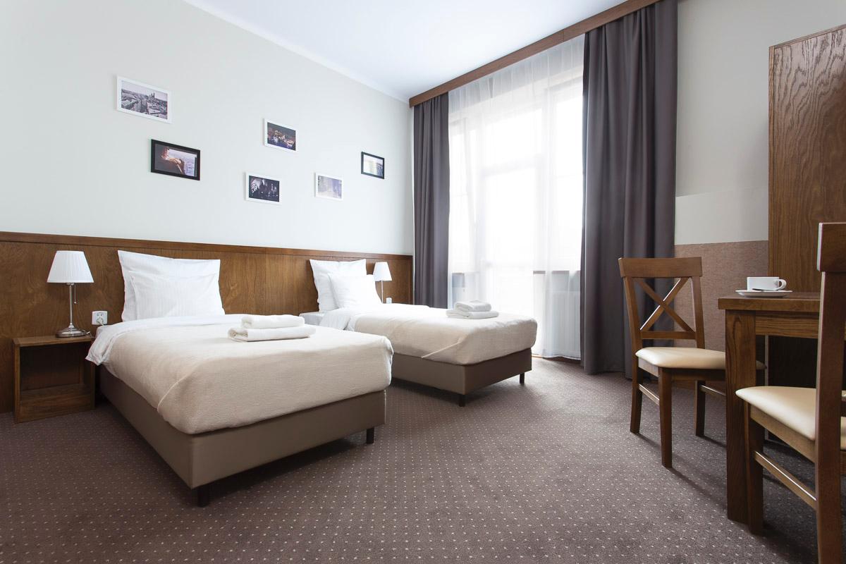 غرفة كلاسيكية بسرير مزدوج أو سريرين منفصلين