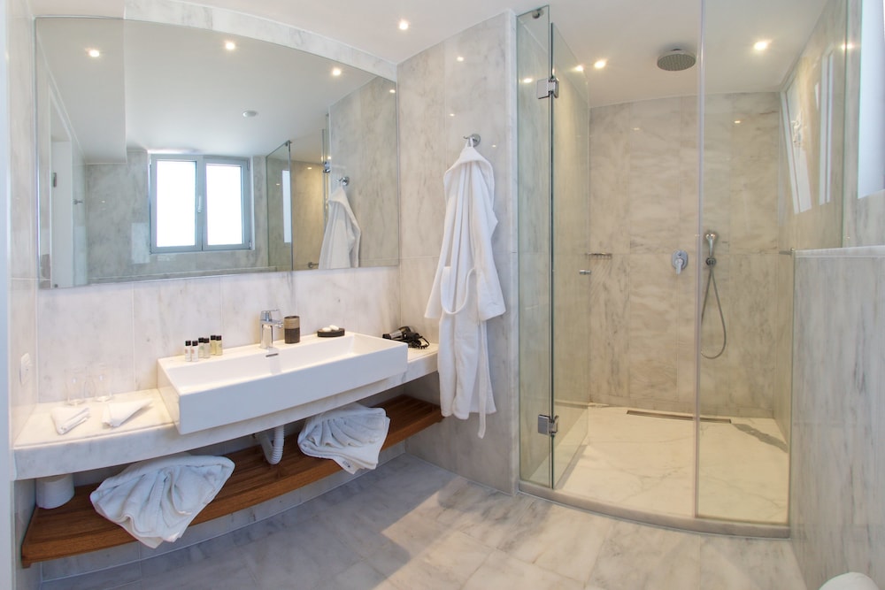 Aenos Hotel 24/62