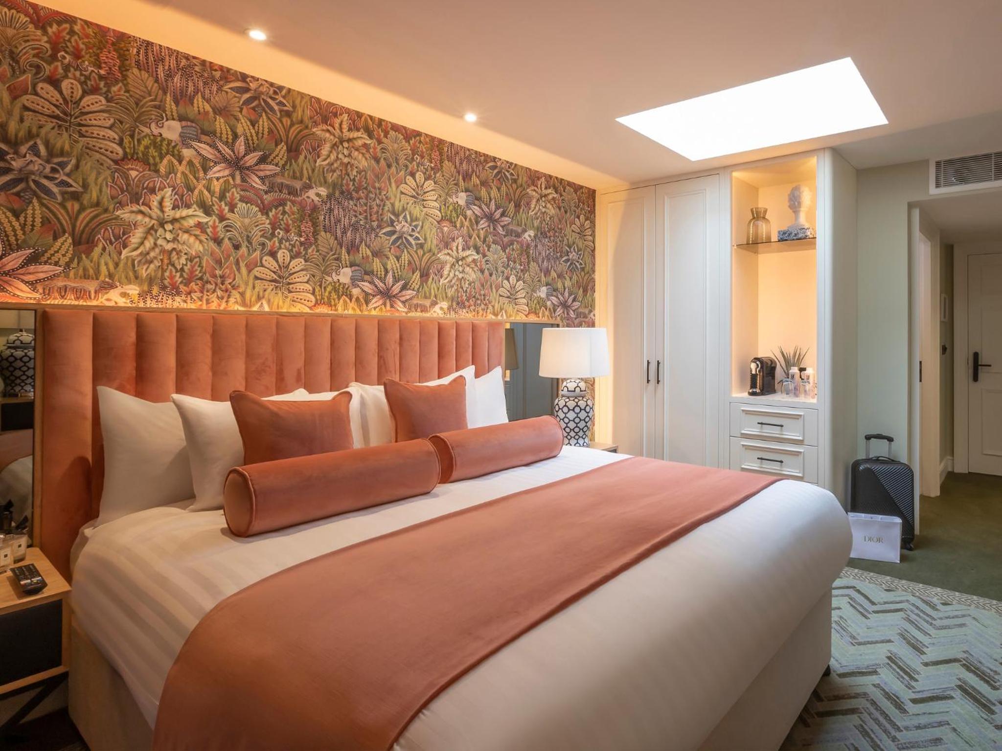 2 Bedrooms, Suite
