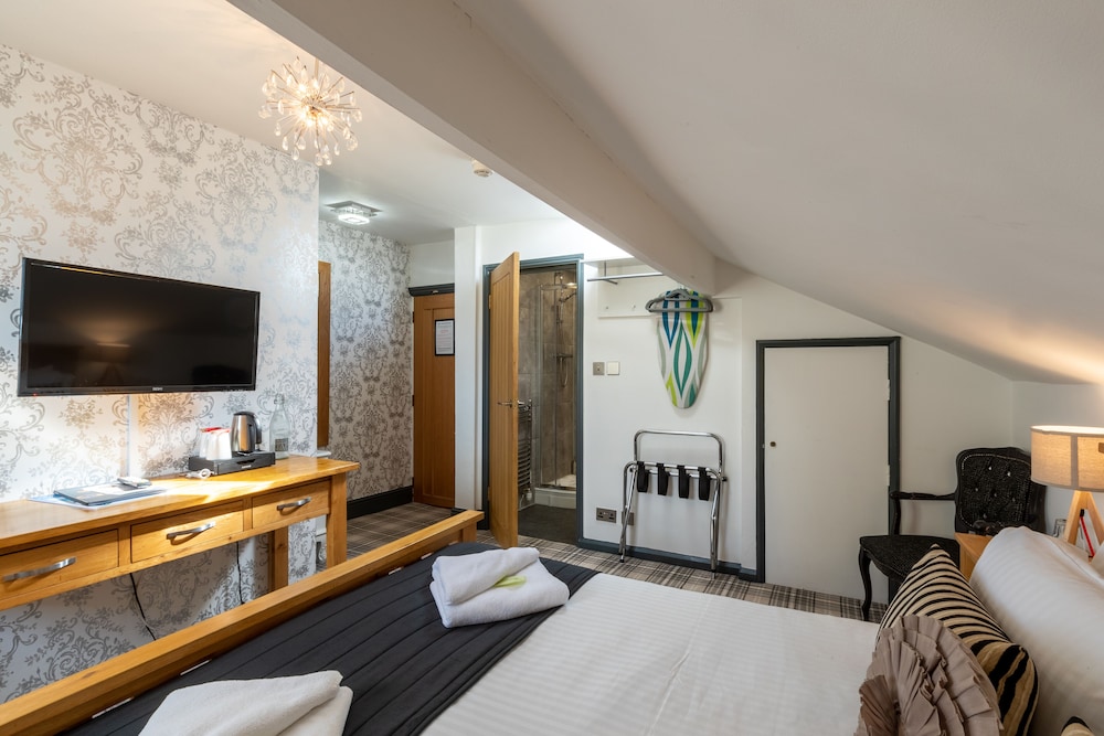 Holly Lodge Guest House 28/72