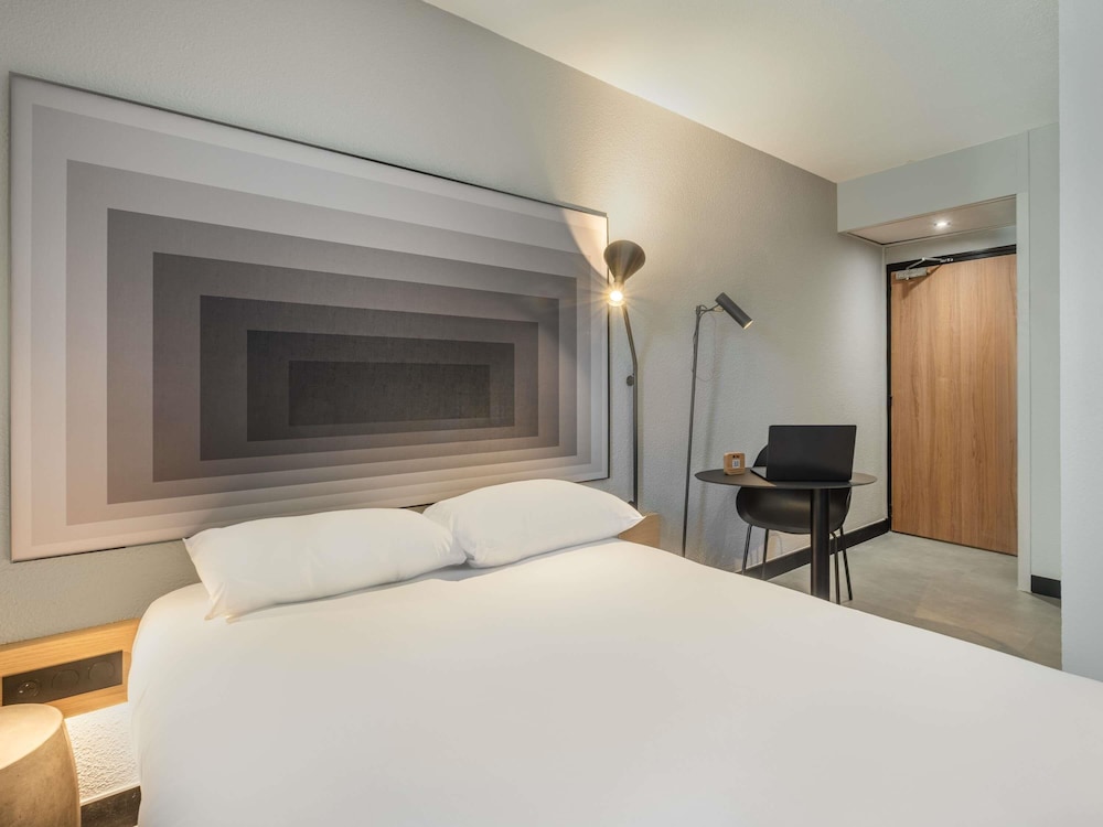Ibis Saint Quentin Basilique 26/70