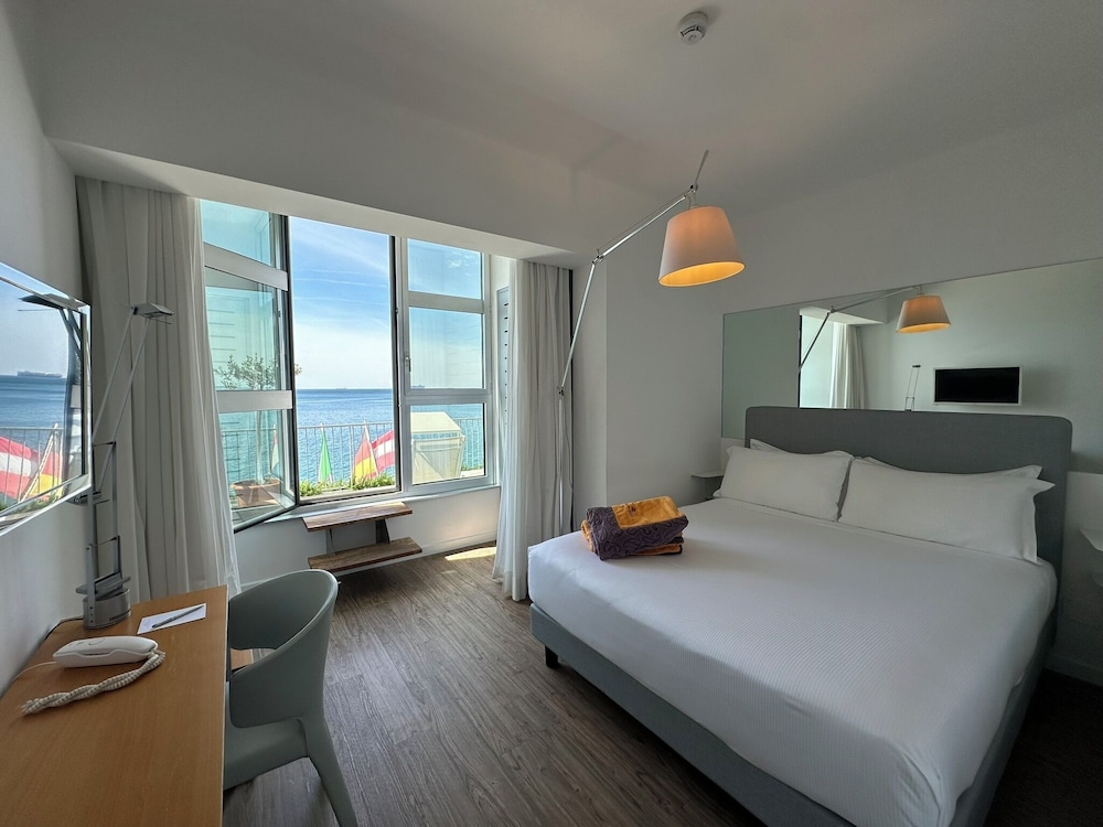 JUNIOR, DOUBLE BED, SEA VIEW, TERRACE