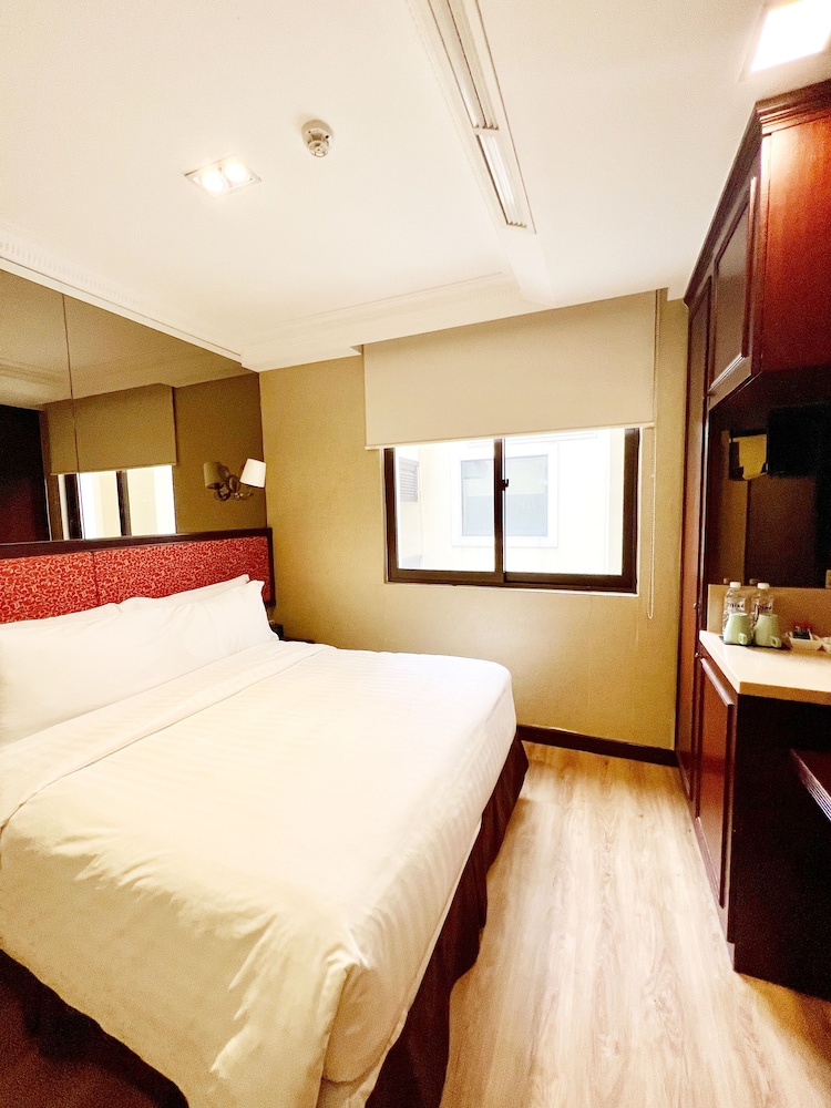 SUPERIOR ROOM