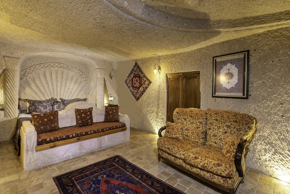 Mystic Cave House Hotel 25/50