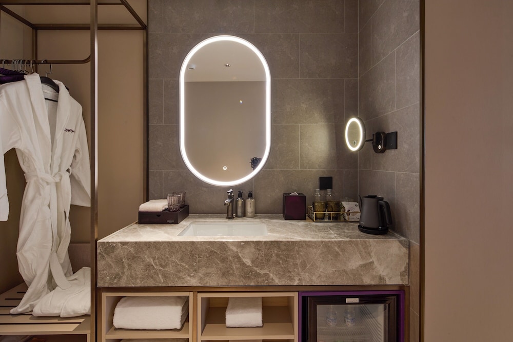 Mercure Hangzhou West Lake Fengqi Road 48/50