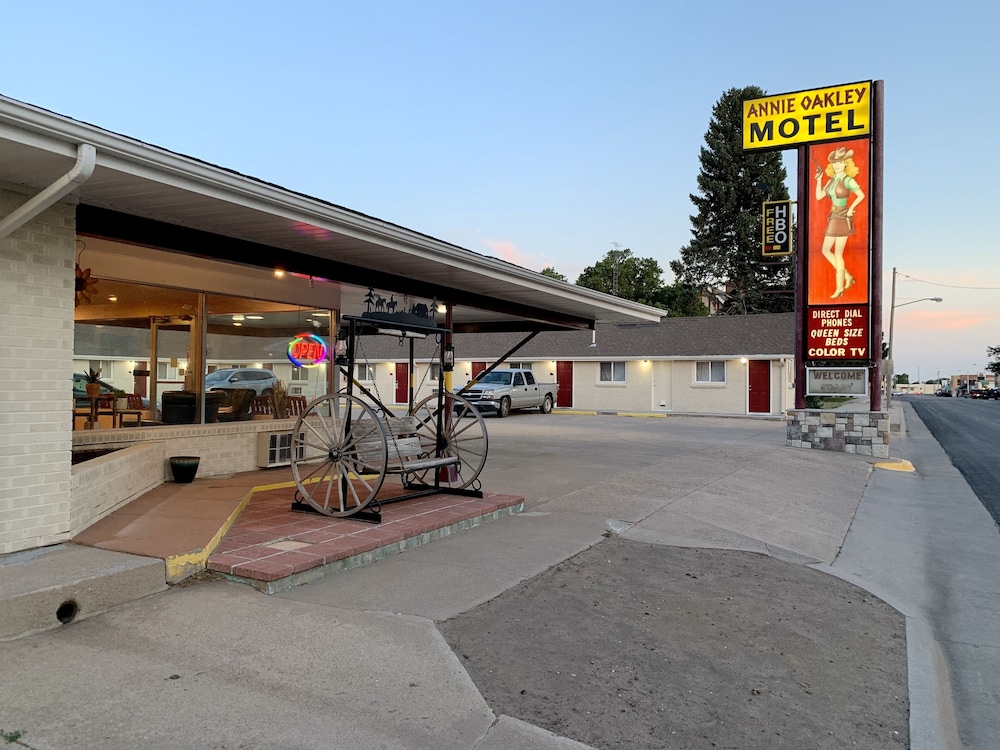 ANNIE OAKLEY MOTEL OAKLEY 51/66