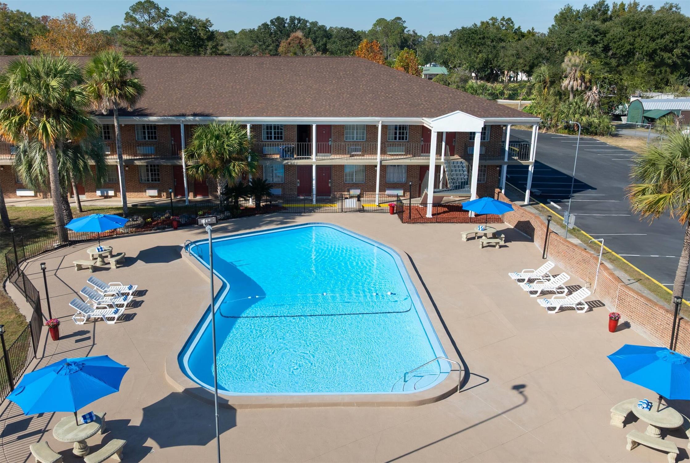Super 8 by Wyndham Lake City 37/39