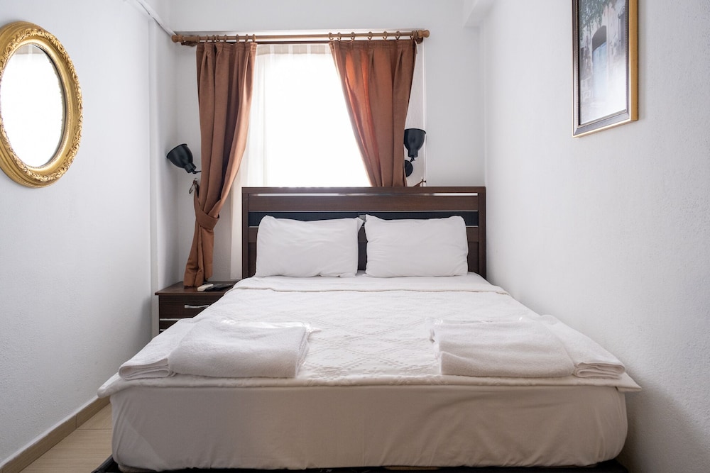 Albatros Hotel 13/33