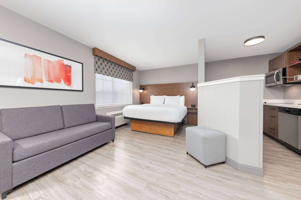 Hawthorn Extended Stay by Wyndham Bedford / Dallas 17/49