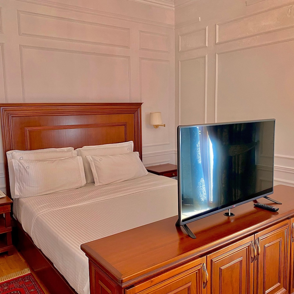 Opera Hotel 15/50