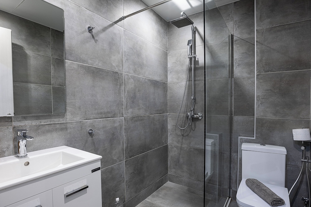 The Omnia Collection Pagrati 60/60