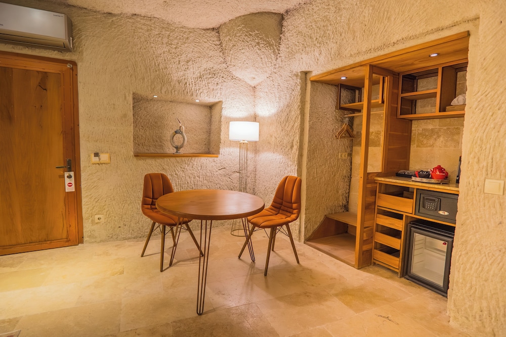 Azure Cave Suites 36/50