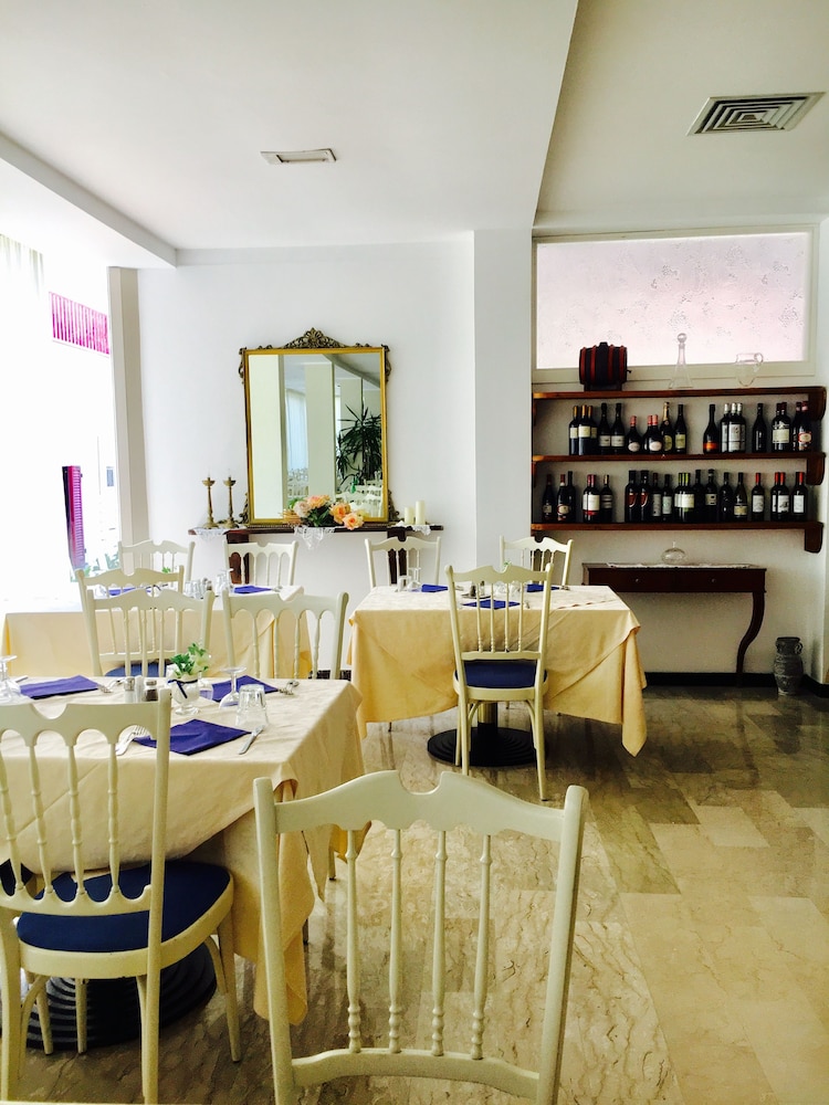 Hotel De Amicis 34/53
