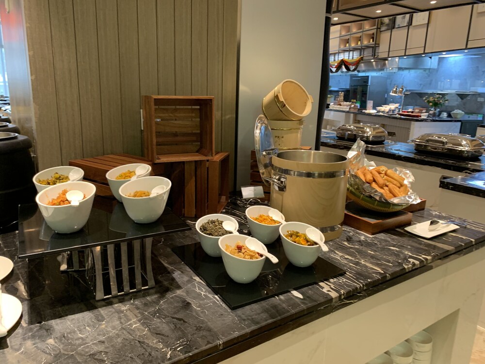Fengyue Hotel 37/47