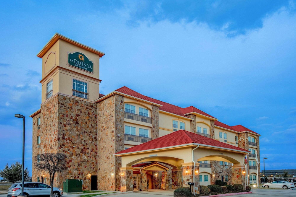 La Quinta Inn & Suites by Wyndham McKinney 2/45
