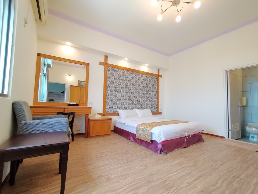 Tau Tau Chu Hotel 41/66