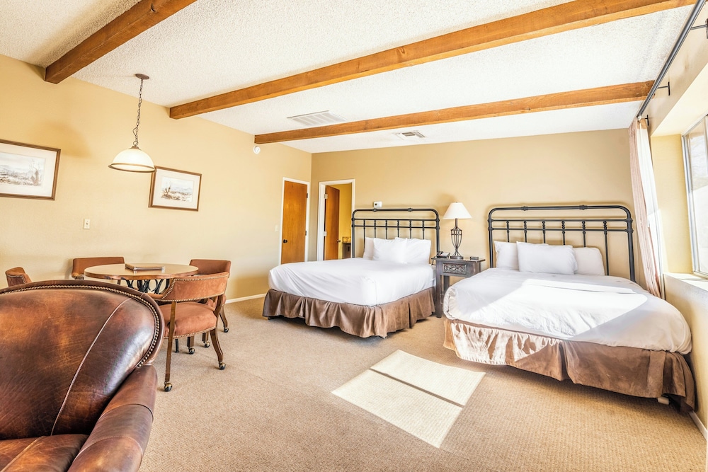 Desert, 2 Queen Beds