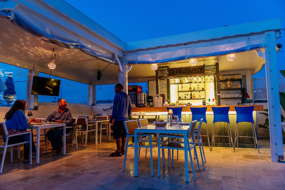 Via Farilya Hotel 49/68
