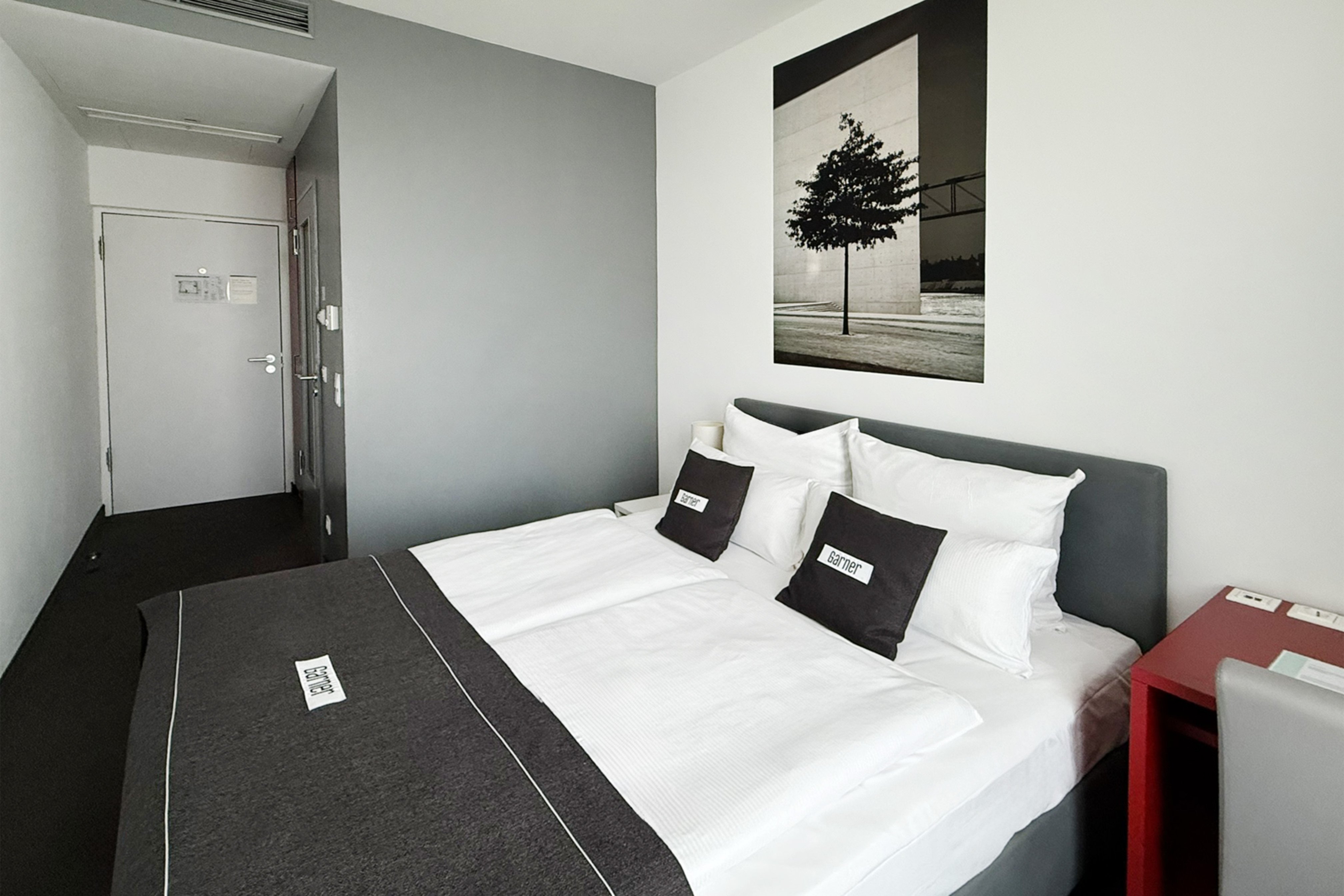 Standard, Garner Hotel Berlin - Gendarmenmarkt by IHG 3/10