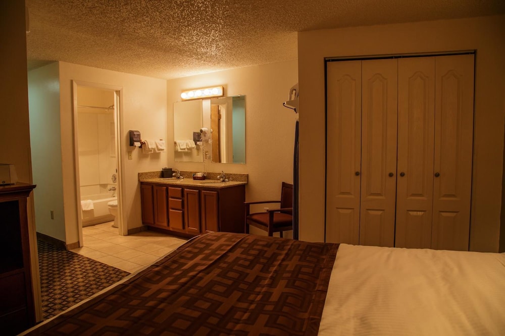 Richland Inn Suites 18/37