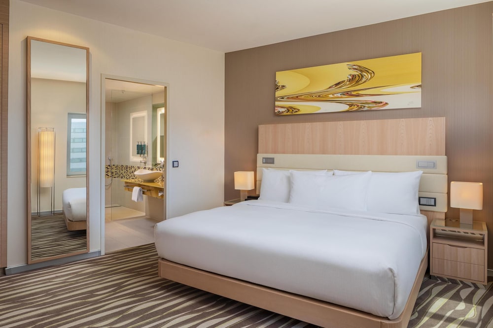 DELUXE, SUITE, KING BED, LIVING AREA