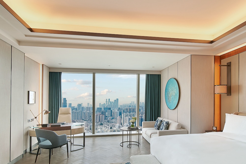 DELUXE, TWIN BEDS, CITY VIEW