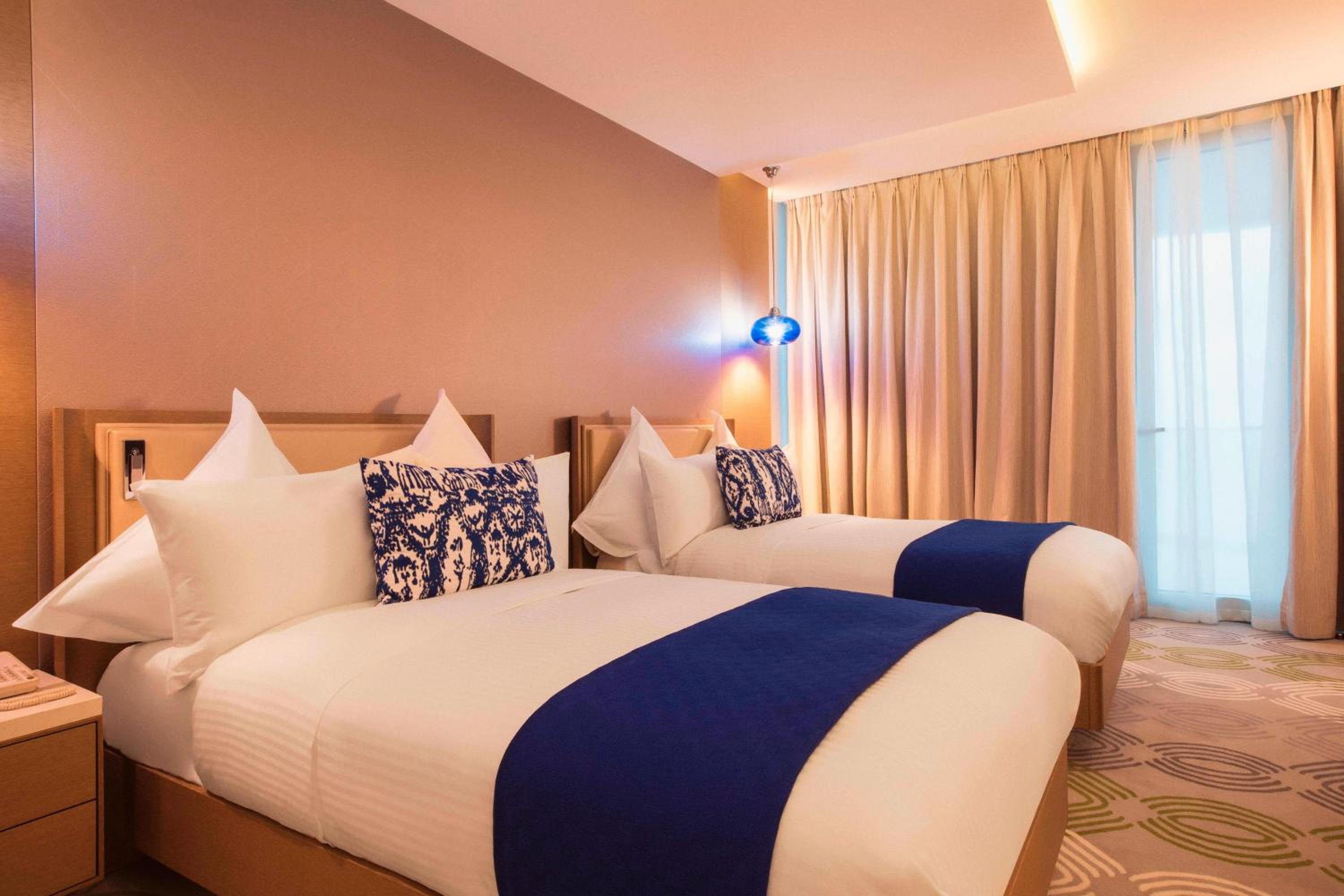 2 Bedrooms, Family Suite, Suite, Sea View, Balcony