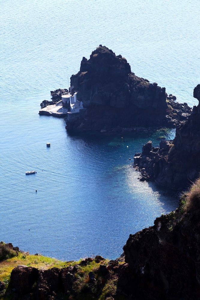 Menias Cave House 15/21