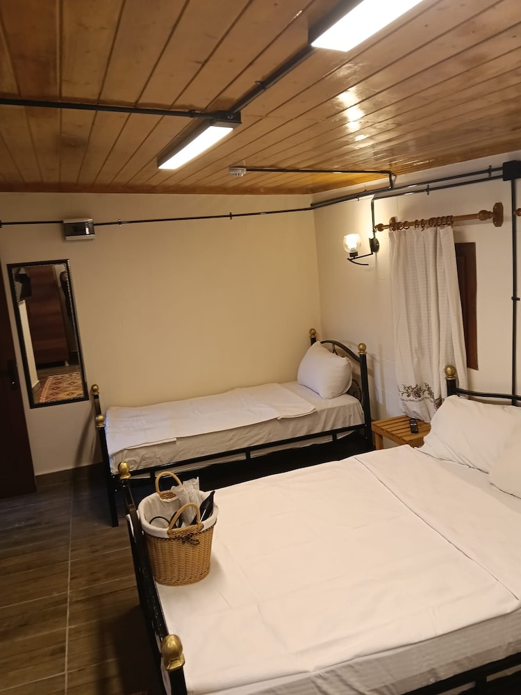 Comfort, Quadruple, 1 Double and 1 Single Bed, Garden View