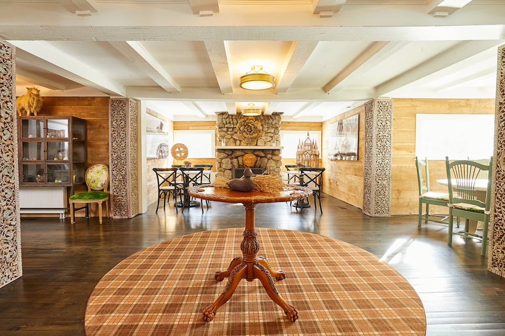 Shelter Harbor Inn 55/72