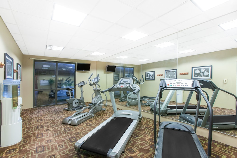 Hawthorn Suites By Wyndham Midwest City Tinker Afb 27/45