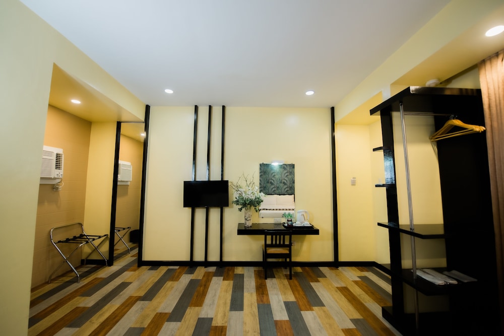 Sun City Suites 42/58