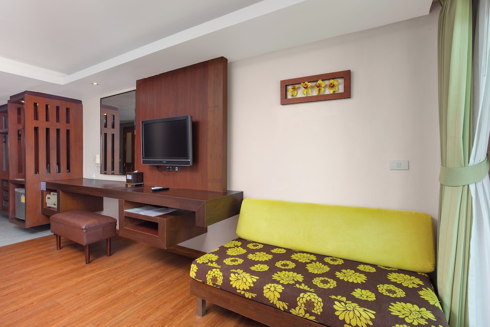 Thanthip Beach Resort 30/50
