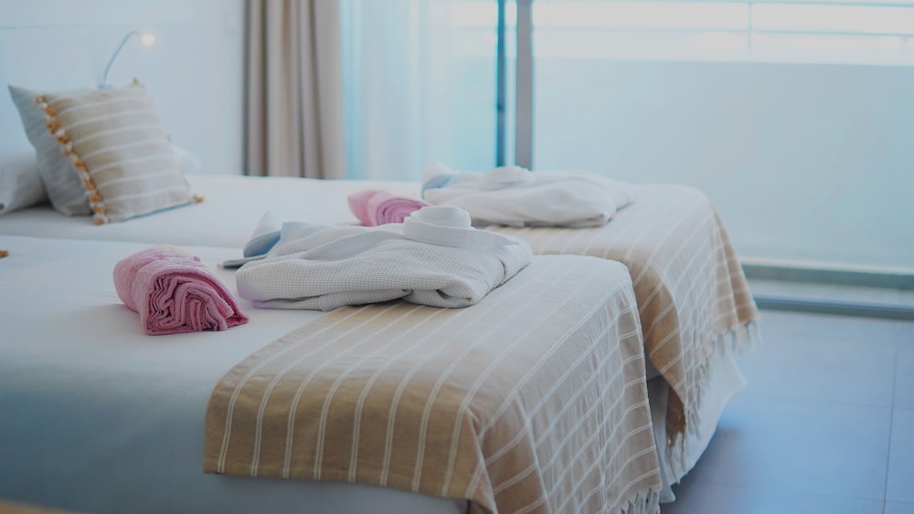 استوديو سوبيريور بسريرين منفصلين بإطلالة على البحر بشرفة مع أريكة، Apartamentos Typic Marina Playa - Adults Only 6/10