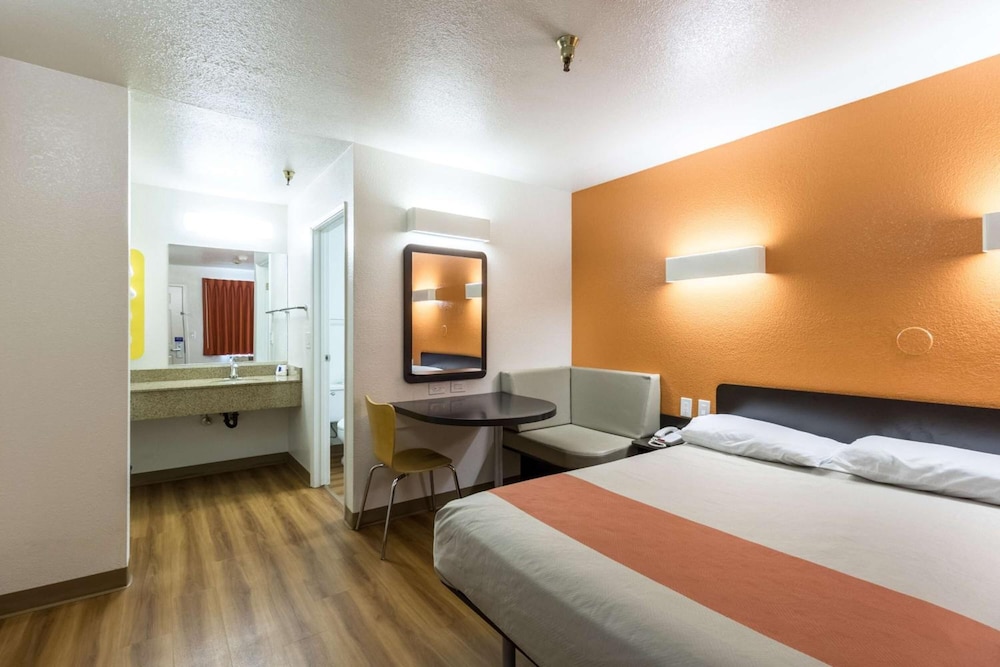Motel6 Kirkland, WA - North Kirkland 36/58