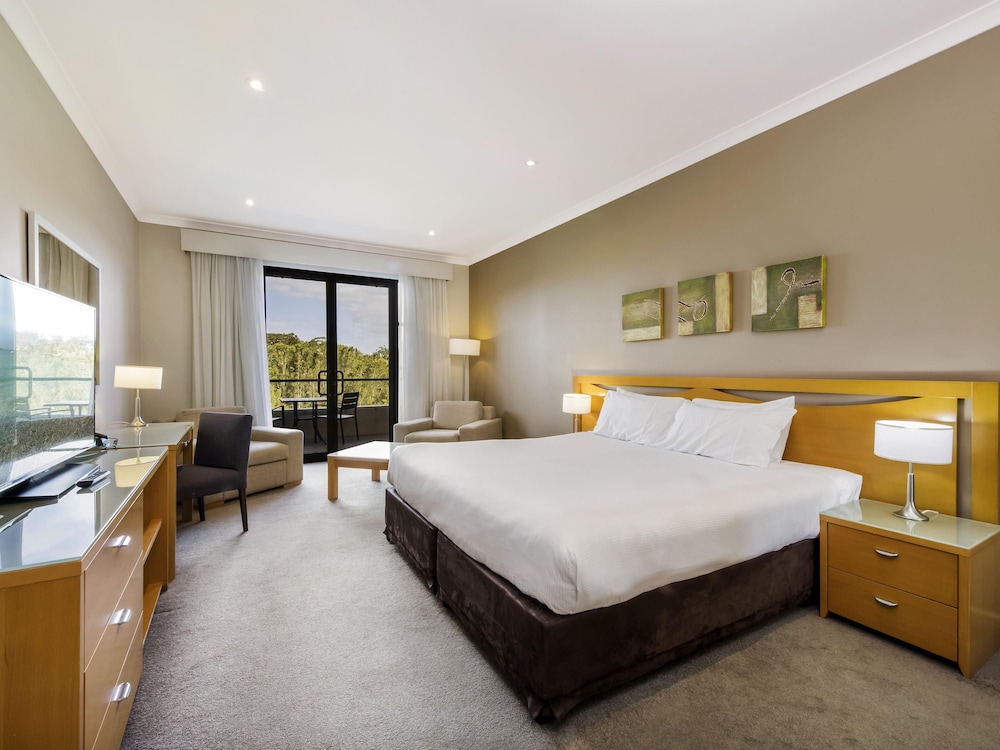 Superior, King Bed, Golf Course View