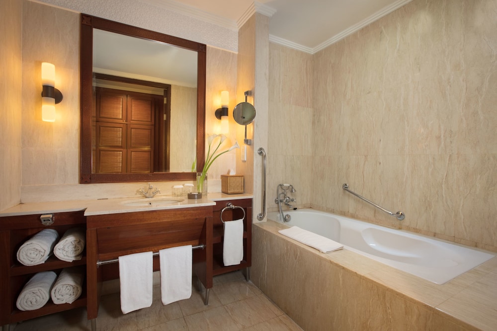 جناح ديلوكس عائلي بسرير مزدوج وسريرين منفصلين، The Patra Bali Resort and Villas 7/7