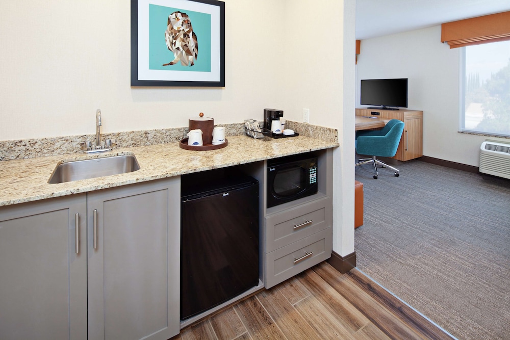 Hampton Inn & Suites Chino Hills 12/34
