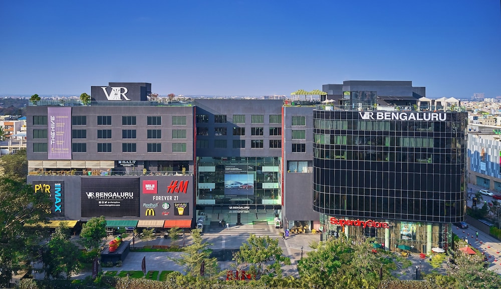 THE WAVERLY HOTEL & RESIDENCES 1/57