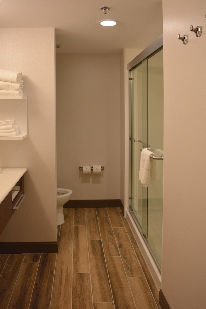 Hampton Inn & Suites Philadelphia/Media 16/47