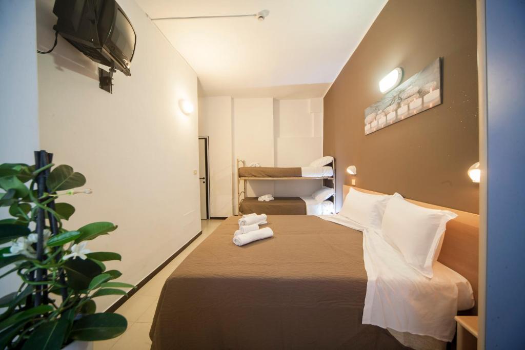 Standard, Double or Twin Bed