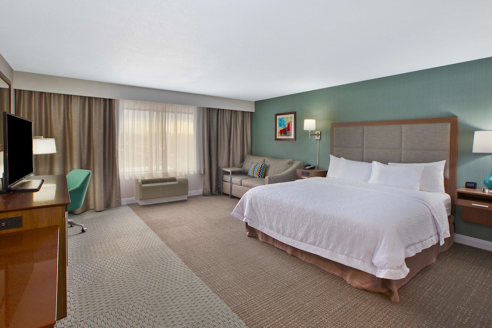 Hampton Inn & Suites Alliance 15/36