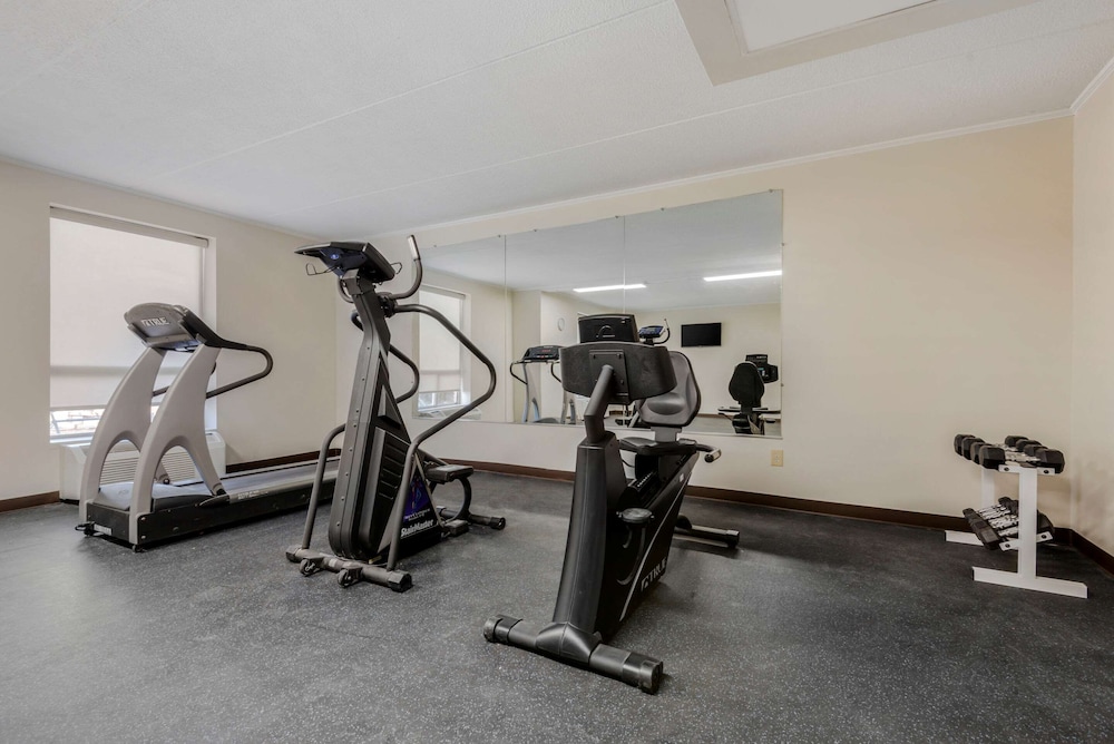 Quality Inn & Suites New Hartford - Utica 24/43