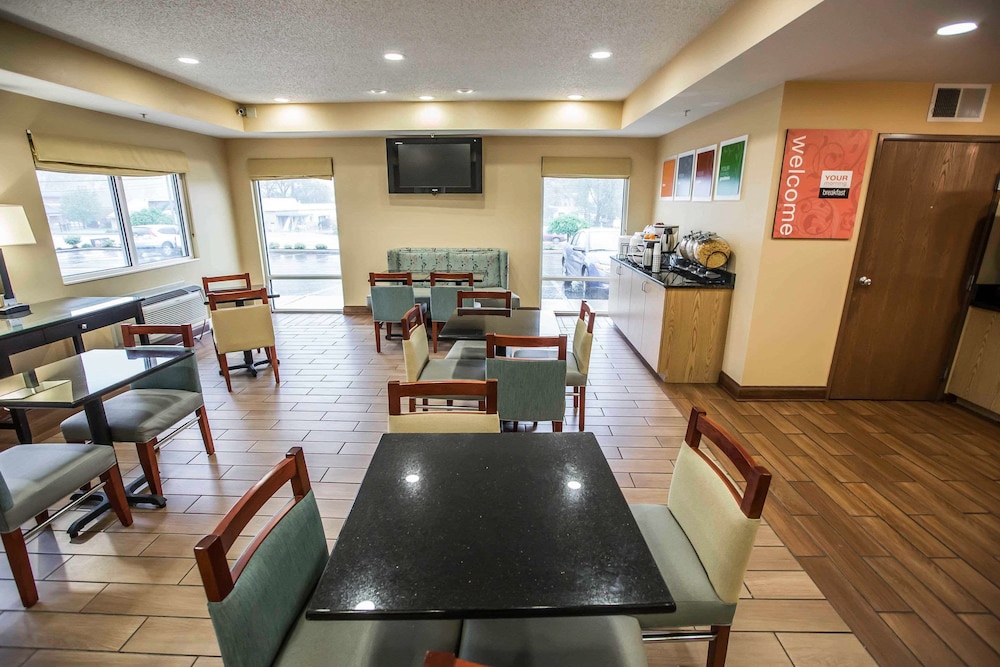Comfort Inn Schereville, IN 23/42