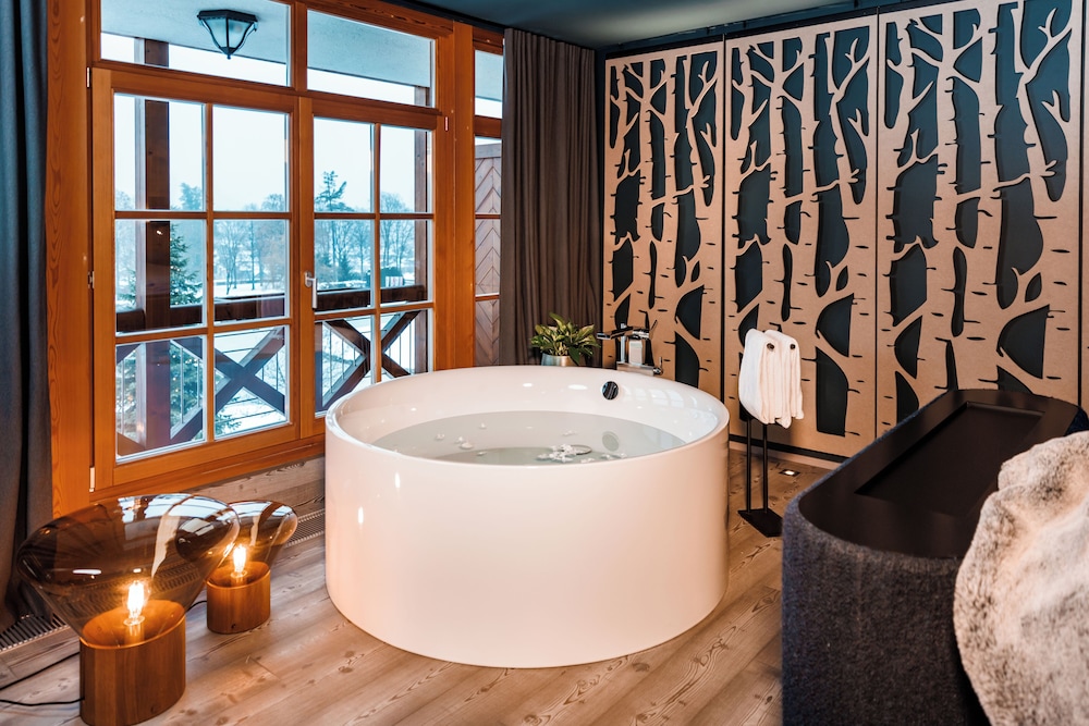 Spa, Suite, King Bed