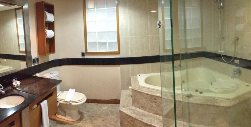 Plaza Praia Suites 18/75